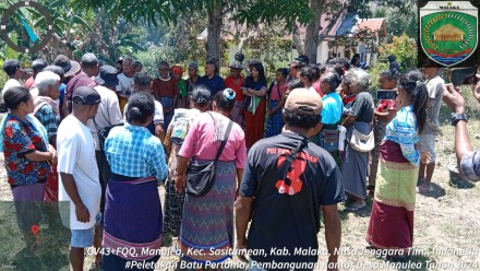 Peletakan Batu Pertama Kantor Desa Manulea
