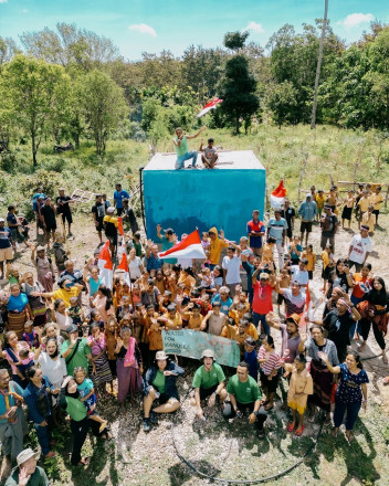 Water for Manulea, kerjasama dengan Solar Chapter